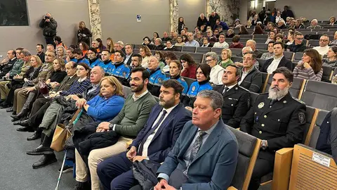 León honra a los voluntarios de Protección Civil y a la Unidad Familiar de la Policía Local. El Ayuntamiento reconoce la constancia, el altruismo y la colaboración en servicios esenciales, con medallas a voluntarios y un homenaje a la unidad especializada de la Policía Local.