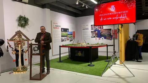 El estadio Reino de León se convirtió este martes en el escenario de un encuentro festivo en el que la Cultural y Deportiva Leonesa reunió a representantes institucionales, patrocinadores, medios de comunicación y representación de aficionados para brindar por un curso que la entidad calificó como “un año inolvidable”. Fotos: Cultural | Ayto León | Diputación