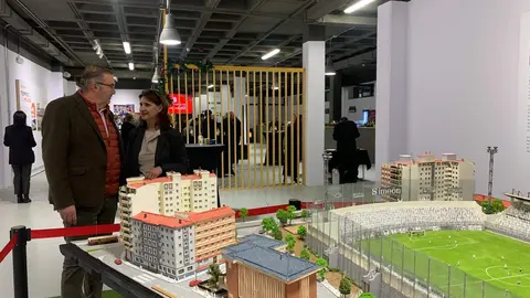 El estadio Reino de León se convirtió este martes en el escenario de un encuentro festivo en el que la Cultural y Deportiva Leonesa reunió a representantes institucionales, patrocinadores, medios de comunicación y representación de aficionados para brindar por un curso que la entidad calificó como “un año inolvidable”. Fotos: Cultural | Ayto León | Diputación