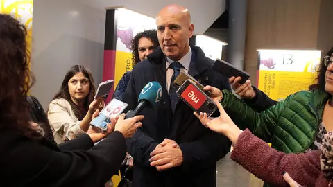 El alcalde de León, José Antonio Diez, preside el acto de entrega de la Distinción Voluntaria del Año. Foto: Peio García.