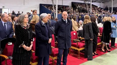 366 futuros suboficiales sellan su compromiso en la Academia Básica del Aire y del Espacio. La promoción número 36 protagoniza una ceremonia marcada por la solemnidad militar y la presencia de autoridades locales, autonómicas y nacionales. Fotos: AytoLeón | Diputación
