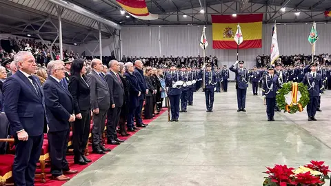 366 futuros suboficiales sellan su compromiso en la Academia Básica del Aire y del Espacio. La promoción número 36 protagoniza una ceremonia marcada por la solemnidad militar y la presencia de autoridades locales, autonómicas y nacionales. Fotos: AytoLeón | Diputación