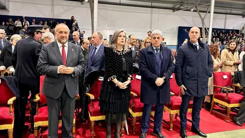 366 futuros suboficiales sellan su compromiso en la Academia Básica del Aire y del Espacio. La promoción número 36 protagoniza una ceremonia marcada por la solemnidad militar y la presencia de autoridades locales, autonómicas y nacionales. Fotos: AytoLeón | Diputación