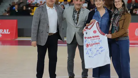 La Cultural domina a un resistente Logrobasket y se afianza en la lucha por el playoff. El equipo de Luis Castillo gobernó el ritmo del encuentro en el Palacio y supo responder a cada reacción riojana para cerrar un triunfo valioso (83-76) en la décima jornada de Segunda FEB. Fotos: Isaac Llamazares