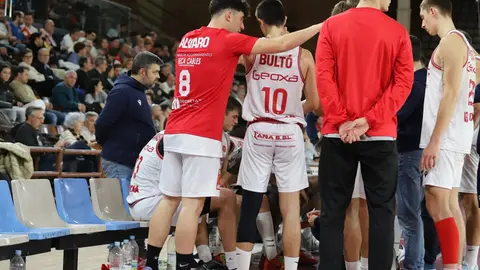 La Cultural domina a un resistente Logrobasket y se afianza en la lucha por el playoff. El equipo de Luis Castillo gobernó el ritmo del encuentro en el Palacio y supo responder a cada reacción riojana para cerrar un triunfo valioso (83-76) en la décima jornada de Segunda FEB. Fotos: Isaac Llamazares