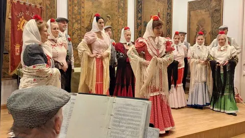 El Club de la Zarzuela de Madrid llenó de música y tradición la Casa de León.