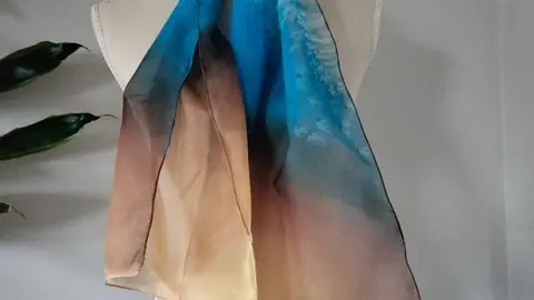 Fular pintado en seda,  por Esther Calzado