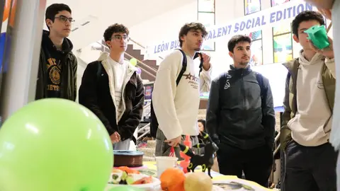 El proyecto ‘Blood Safe’, una bolsa de sangre inteligente capaz de detectar precozmente posibles enfermedades para reforzar la seguridad transfusional, se ha proclamado vencedor en la categoría de innovación del ‘León Business Talent: edición Social y Bio’, celebrado este jueves en la Facultad de Ciencias Biológicas y Ambientales de la Universidad de León (ULE).