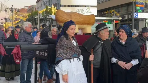 El centro de León se transformó en el escenario de la V Madreñada este sábado. Foto: Silvia García