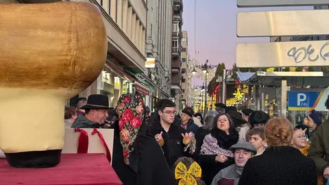 El centro de León se transformó en el escenario de la V Madreñada este sábado. Foto: Silvia García