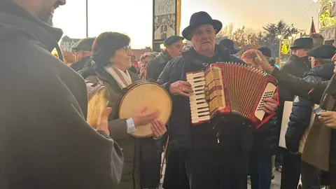 El centro de León se transformó en el escenario de la V Madreñada este sábado. Foto: Silvia García