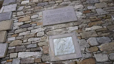 Trabajos de adecuación de la Escuela Laboral de Laciana (León), para el proyecto turístico 'La mina en vivo'. Foto: César Sánchez.