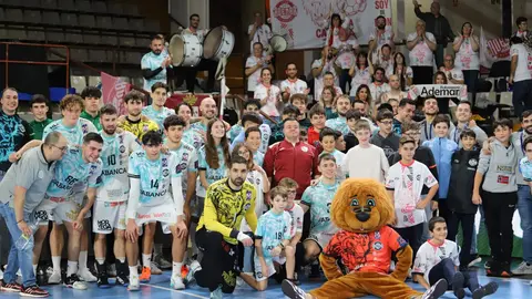 El Abanca Ademar logra una victoria de orgullo ante el Eon Alicante y se impone 29-28 en un grandísimo partido marista. Fotos: Isaac Llamazares