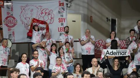El Abanca Ademar logra una victoria de orgullo ante el Eon Alicante y se impone 29-28 en un grandísimo partido marista. Fotos: Isaac Llamazares