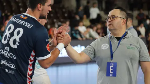 El Abanca Ademar logra una victoria de orgullo ante el Eon Alicante y se impone 29-28 en un grandísimo partido marista. Fotos: Isaac Llamazares