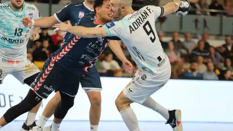 El Abanca Ademar logra una victoria de orgullo ante el Eon Alicante y se impone 29-28 en un grandísimo partido marista. Fotos: Isaac Llamazares