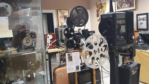 El salón de actos de Fundos, en Veguellina de Órbigo, acogió la XXXI Jornada Provincial de Formación y Convivencia de los delegados locales de la Hermandad de Donantes de Sangre de León. El encuentro reunió a más de 70 representantes procedentes de otros tantos municipios de la provincia, en una cita ya consolidada dentro del calendario anual de la entidad.