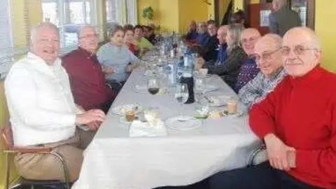 El salón de actos de Fundos, en Veguellina de Órbigo, acogió la XXXI Jornada Provincial de Formación y Convivencia de los delegados locales de la Hermandad de Donantes de Sangre de León. El encuentro reunió a más de 70 representantes procedentes de otros tantos municipios de la provincia, en una cita ya consolidada dentro del calendario anual de la entidad.