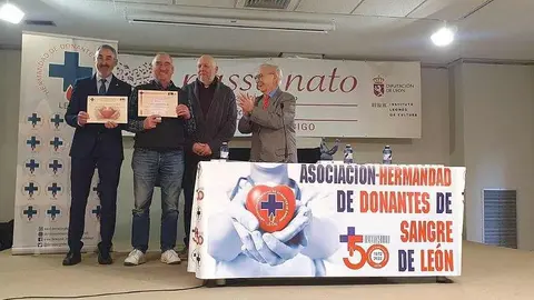 El salón de actos de Fundos, en Veguellina de Órbigo, acogió la XXXI Jornada Provincial de Formación y Convivencia de los delegados locales de la Hermandad de Donantes de Sangre de León. El encuentro reunió a más de 70 representantes procedentes de otros tantos municipios de la provincia, en una cita ya consolidada dentro del calendario anual de la entidad.