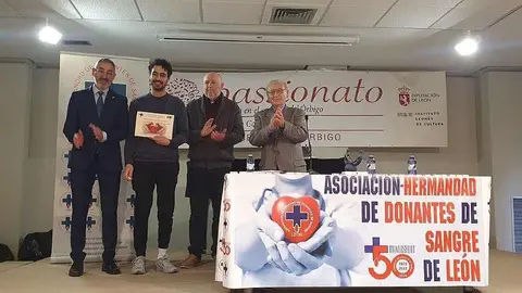 El salón de actos de Fundos, en Veguellina de Órbigo, acogió la XXXI Jornada Provincial de Formación y Convivencia de los delegados locales de la Hermandad de Donantes de Sangre de León. El encuentro reunió a más de 70 representantes procedentes de otros tantos municipios de la provincia, en una cita ya consolidada dentro del calendario anual de la entidad.