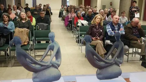 El salón de actos de Fundos, en Veguellina de Órbigo, acogió la XXXI Jornada Provincial de Formación y Convivencia de los delegados locales de la Hermandad de Donantes de Sangre de León. El encuentro reunió a más de 70 representantes procedentes de otros tantos municipios de la provincia, en una cita ya consolidada dentro del calendario anual de la entidad.