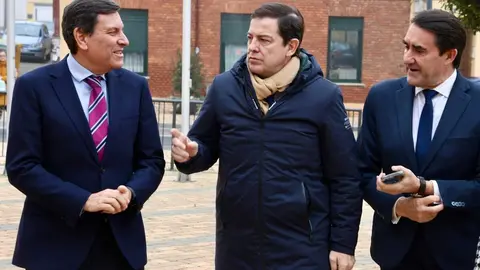 El presidente de la Junta de Castilla y León, Alfonso Fernández Mañueco, presenta las obras de finalización del polígono industrial de Villadangos del Páramo. Foto: Campillo.