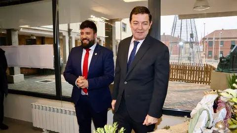 El presidente de la Junta de Castilla y León, Alfonso Fernández Mañueco, presenta las obras de finalización del polígono industrial de Villadangos del Páramo. Foto: Campillo.