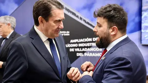 El presidente de la Junta de Castilla y León, Alfonso Fernández Mañueco, presenta las obras de finalización del polígono industrial de Villadangos del Páramo. Foto: Campillo.