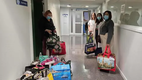 86 mujeres de los 10 pueblos que conforman el municipio de Villaquilambre han participado en la iniciativa solidaria de regalos 'con ganchillo' puesta en marcha por la concejalía de cultura del Ayuntamiento de Villaquilambre.