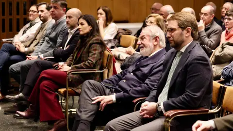 La Fundación Neos presentó este lunes en León, de la mano de su presidente, Jaime Mayor Oreja, y su director general, Javier Martínez-Fresneda, el informe ‘España en el abismo. La ruptura de España se hace realidad’, con el que hizo una llamada a “la acción del ciudadano particular” para parar una situación de “mutación constitucional y ruptura nacional”. Fotos: Campillo