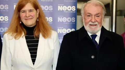 La Fundación Neos presentó este lunes en León, de la mano de su presidente, Jaime Mayor Oreja, y su director general, Javier Martínez-Fresneda, el informe ‘España en el abismo. La ruptura de España se hace realidad’, con el que hizo una llamada a “la acción del ciudadano particular” para parar una situación de “mutación constitucional y ruptura nacional”. Fotos: Campillo