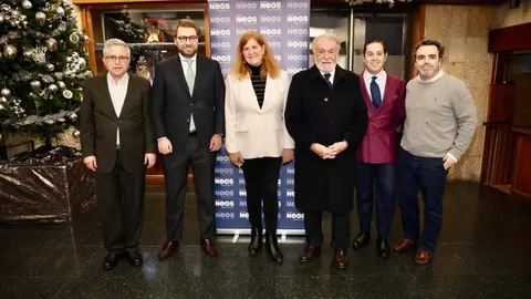 La Fundación Neos presentó este lunes en León, de la mano de su presidente, Jaime Mayor Oreja, y su director general, Javier Martínez-Fresneda, el informe ‘España en el abismo. La ruptura de España se hace realidad’, con el que hizo una llamada a “la acción del ciudadano particular” para parar una situación de “mutación constitucional y ruptura nacional”. Fotos: Campillo