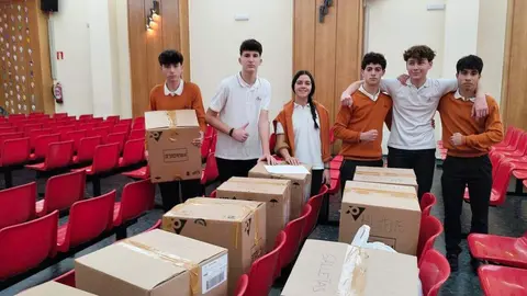 La comunidad educativa del Colegio Divina Pastora de León se vuelca un año más en la Campaña del Kilo, recogiendo alimentos y productos básicos para apoyar a familias y colectivos en situación de vulnerabilidad durante la Navidad.