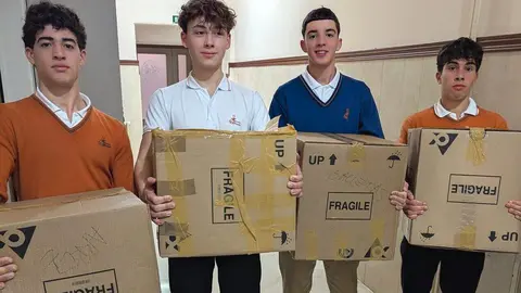 La comunidad educativa del Colegio Divina Pastora de León se vuelca un año más en la Campaña del Kilo, recogiendo alimentos y productos básicos para apoyar a familias y colectivos en situación de vulnerabilidad durante la Navidad.