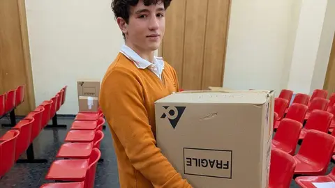 La comunidad educativa del Colegio Divina Pastora de León se vuelca un año más en la Campaña del Kilo, recogiendo alimentos y productos básicos para apoyar a familias y colectivos en situación de vulnerabilidad durante la Navidad.