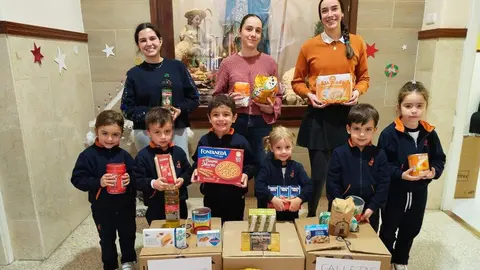 La comunidad educativa del Colegio Divina Pastora de León se vuelca un año más en la Campaña del Kilo, recogiendo alimentos y productos básicos para apoyar a familias y colectivos en situación de vulnerabilidad durante la Navidad.