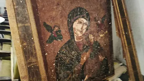 Imagen de los daños provocados por el incendio en el interior del templo. Foto: Leónsur Digital