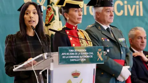 La directora general de la Guardia Civil, Mercedes González, preside el acto de toma de posesión del general de Brigada, Miguel Sánchez Guerrero, como nuevo jefe de la Zona de Castilla y León. Foto: Campillo.