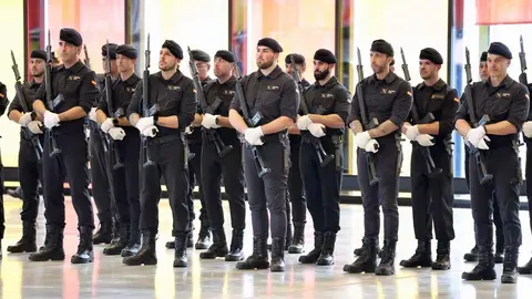 La directora general de la Guardia Civil, Mercedes González, preside el acto de toma de posesión del general de Brigada, Miguel Sánchez Guerrero, como nuevo jefe de la Zona de Castilla y León. Foto: Campillo.