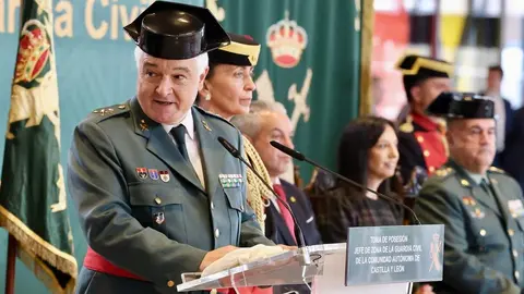 La directora general de la Guardia Civil, Mercedes González, preside el acto de toma de posesión del general de Brigada, Miguel Sánchez Guerrero, como nuevo jefe de la Zona de Castilla y León. Foto: Campillo.