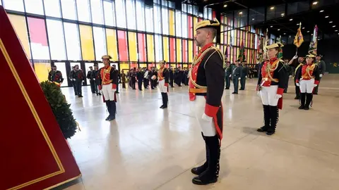 La directora general de la Guardia Civil, Mercedes González, preside el acto de toma de posesión del general de Brigada, Miguel Sánchez Guerrero, como nuevo jefe de la Zona de Castilla y León. Foto: Campillo.