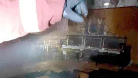 Imágenes tomadas por Bomberos del Sepeis durante la intervención en el incendio de la iglesia de San Andrés.