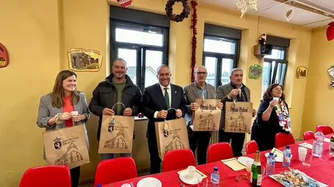 La Diputación de León inicia su tradicional visita navideña a los centros asistenciales, compartiendo una jornada de cercanía con usuarios y trabajadores del Sagrado Corazón.