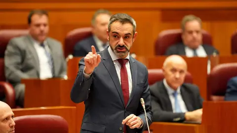 El presidente de la Junta, Alfonso Fernández Mañueco, aseguró hoy que llega al final del mandato con los deberes hechos en un pleno en el que la oposición de forma coral le afeó su gestión. Fotos: Leticia Pérez