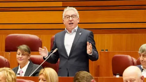 El presidente de la Junta, Alfonso Fernández Mañueco, aseguró hoy que llega al final del mandato con los deberes hechos en un pleno en el que la oposición de forma coral le afeó su gestión. Fotos: Leticia Pérez