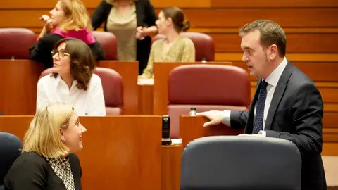 El presidente de la Junta, Alfonso Fernández Mañueco, aseguró hoy que llega al final del mandato con los deberes hechos en un pleno en el que la oposición de forma coral le afeó su gestión. Fotos: Leticia Pérez