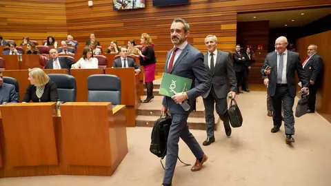 El presidente de la Junta, Alfonso Fernández Mañueco, aseguró hoy que llega al final del mandato con los deberes hechos en un pleno en el que la oposición de forma coral le afeó su gestión. Fotos: Leticia Pérez