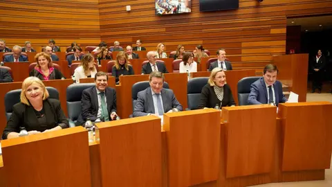 El presidente de la Junta, Alfonso Fernández Mañueco, aseguró hoy que llega al final del mandato con los deberes hechos en un pleno en el que la oposición de forma coral le afeó su gestión. Fotos: Leticia Pérez