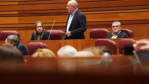 El presidente de la Junta, Alfonso Fernández Mañueco, aseguró hoy que llega al final del mandato con los deberes hechos en un pleno en el que la oposición de forma coral le afeó su gestión. Fotos: Leticia Pérez