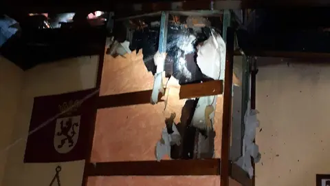 Un incendio de madrugada causa daños materiales en una vivienda de Santa María del Páramo. Foto: Diputación